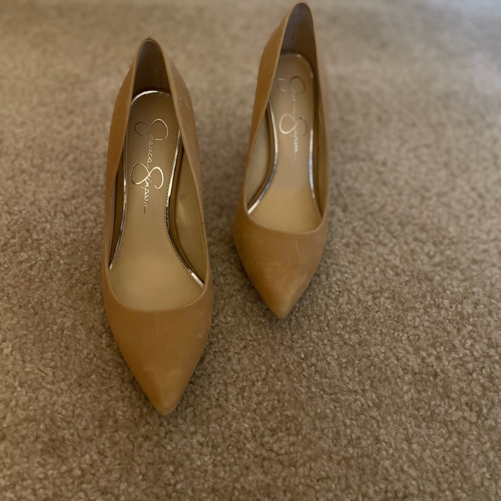 Tan leather Jessica Simpson pumps with chunky heel. Size 8.5